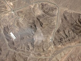 Satelitní snímek spole�nosti Planet Labs ukazuje íránský podzemní závod na...