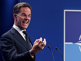 Generální tajemník NATO Mark Rutte na tiskové konferenci ped summitem v...