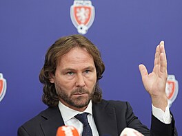 Nový generální manaer eských fotbalových reprezentací Pavel Nedvd po svém...