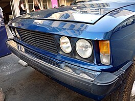 Automobilový sraz u slavného praského kina Oko