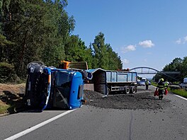 Jedno z havarovaných vozidel na dálnici D10 smrem na Prahu. (20. ervna 2025)
