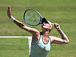 Markéta Vondrouová podává v berlínském tvrtfinále.