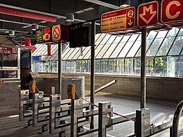 Slo�ky IZS zasahují na hlavním nádra�í v Praze kv�li srá�ce osoby s metrem....
