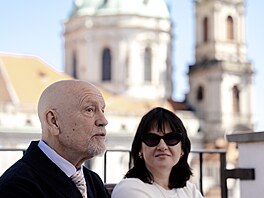 V Praze mám za ty roky u spoustu pátel. Mám esko moc rád, ekl Malkovich v...
