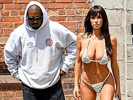 Bianca Censori a Kanye West v New Yorku (�erven 2025)