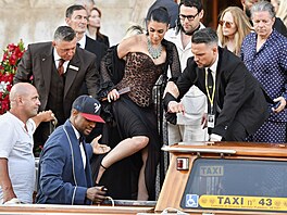 Usher a jeho manelka Jennifer Goicoechea - tetí den svatby miliardáe Jeffa...