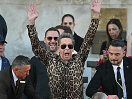 Brian Grazer - tetí den svatby miliardáe Jeffa Bezose a novináky Lauren...