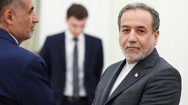 �r�nsk� ministr zahrani�n�ch v�c� Abb�s Arak�� na jedn�n� v Kremlu (23. �ervna 2025)