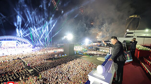 Oteven turistickho stediska na vchodnm pobe KLDR se zastnil i vdce Kim ong-un. (24. ervna 2025)