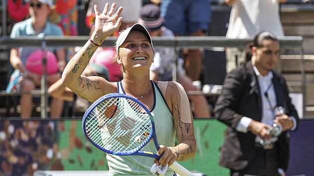 esk tenistka Markta Vondrouov slav vhru na turnaji v Berln.