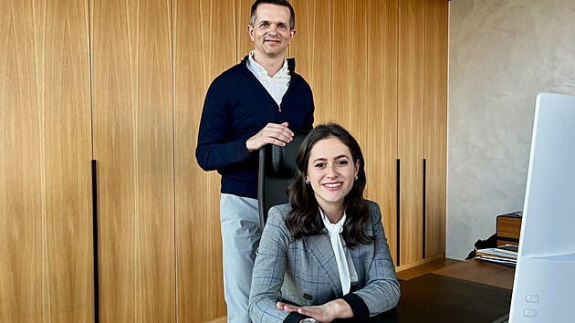 Globální program CEOx1Day otevírá studentům dveře do světa vrcholového vedení. Díky němu letos i u nás mohli vybraní vysokoškolští studenti poprvé strávit den po boku šéfa jedné z sedmi významných českých firem. Netušil jsem, že to bude taková jízda, říká jeden z nich. A inspirativní byl tento den i pro top manažery. Přinášíme tři příběhy.