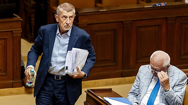 Ve Snmovn probh mimodn schze Snmovny. Na snmku Andrej Babi (ANO). (25. ervna 2025)
