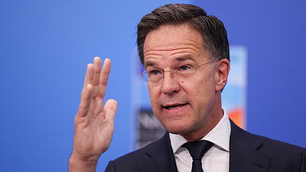 Generální tajemník NATO Mark Rutte hovo�í na prahu summitu vedoucích...