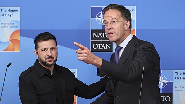 Generální tajemník NATO Mark Rutte a ukrajinský prezident Volodymyr Zelenskyj...