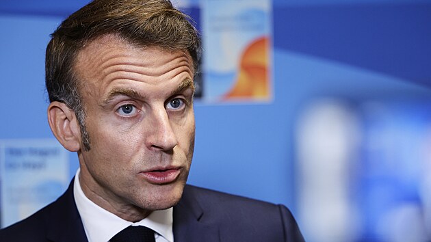 Francouzský prezident Emmanuel Macron hovoří během mediální konference na...
