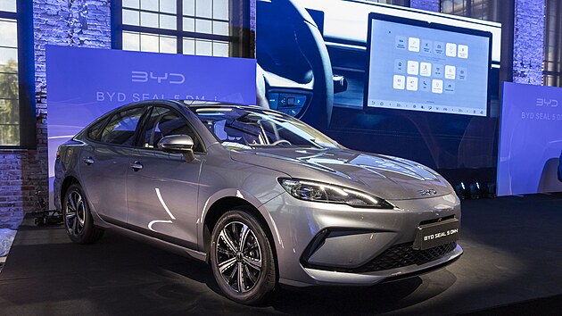 esk premira plug-in hybridu BYD Seal 5 DM-i