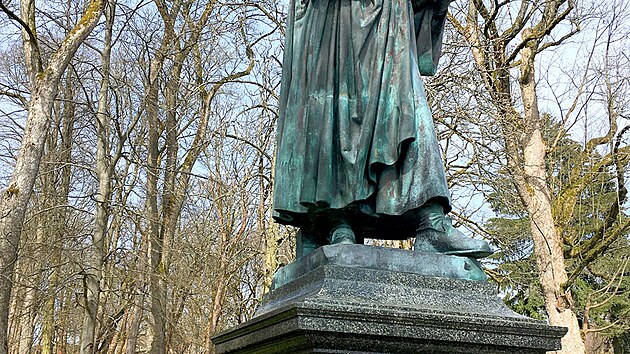 V A�i m� pomn�k Martin Luther, je to pr� jeho jedin� socha v �esku.