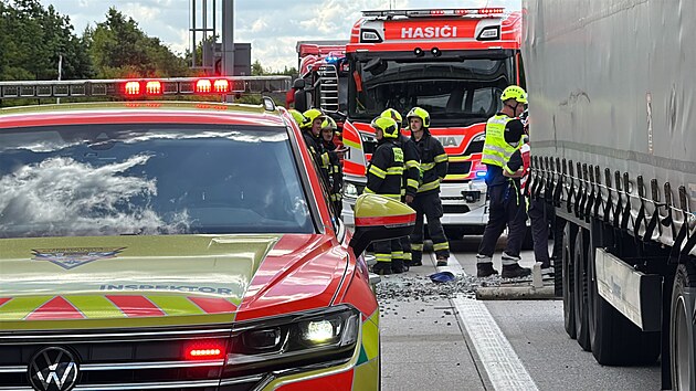Na 7. km Praskho okruhu havarovala dv nkladn auta, zemeli dva lid. (24. ervna 2025)