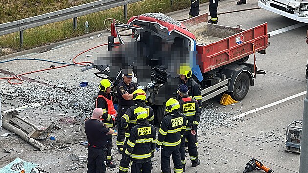 Na 7. km Praskho okruhu havarovala dv nkladn auta, zemeli dva lid. (24. ervna 2025)
