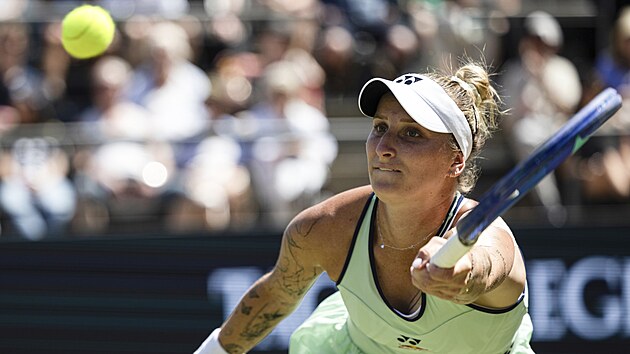 Markta Vondrouov se natahuje po mi v semifinle turnaje v Berln.