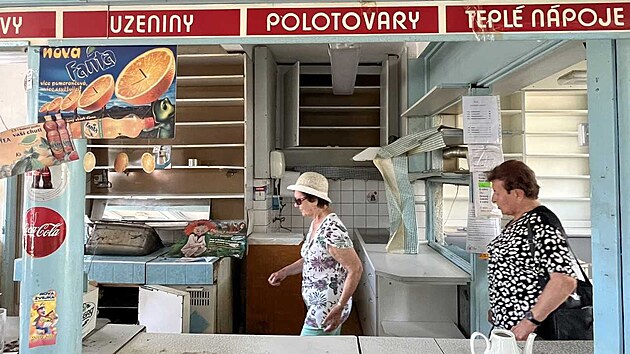 Obyvatel Ronova pod Radhotm se rozlouili se starm ndranm bufetem, kter k nmu patil od 70. let minulho stolet. Budovu ek demolice, cel prostor chce msto zrevitalizovat. (erven 2025)