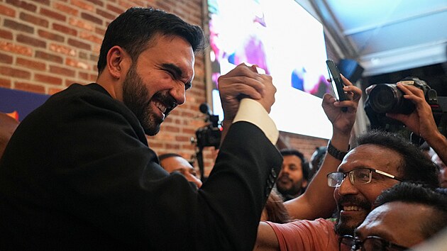 Kandid�t na starostu New Yorku Zohran Mamdani vyhr�l demokratick� prim�rky. (25. �ervna 2025)