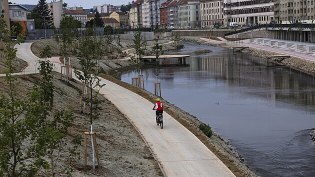 Akoliv prvn nplavka v Brn jet nen oteven a na stavenit je vstup stle zakzn, nkte to ignoruj. (25. ervna 2025)