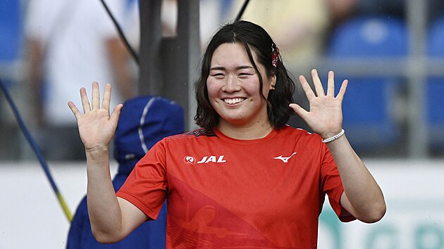 Haruka Kitaguiová zdraví fanouky na Zlaté trete.