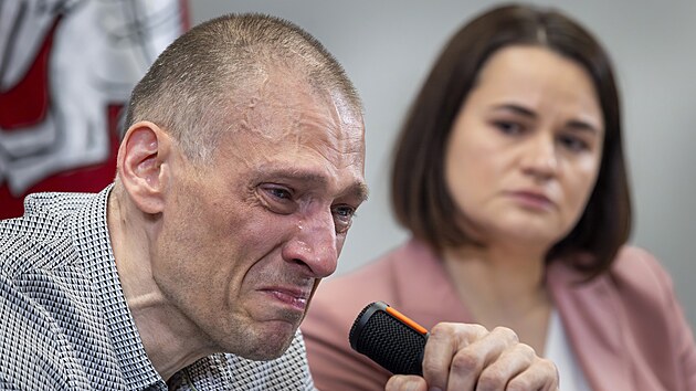 Blorusk politick vze a manel ldryn blorusk opozice Svjatlany Cichanousk Sjarhej Cichanouski (22. ervna 2025)
