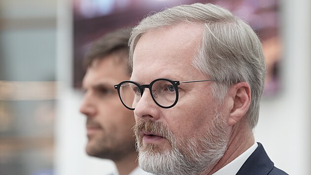 Premir Petr Fiala a ministr ivotnho prosted Petr Hladik z KDU-SL po jednn vldy (25. ervna 2025)