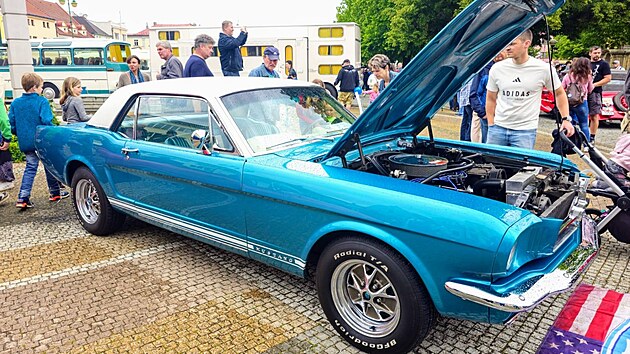 Ikonick vetern Ford Mustang na akci Sodomkovo Vysok Mto v ervnu 2025. (23. ervna 2025)