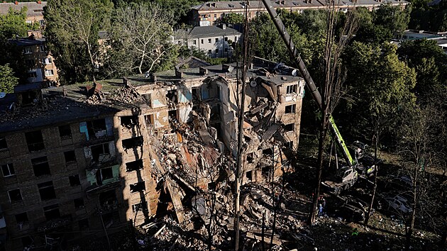 Rusko v noci zatoilo na Kyjev. Po zsahu vkov budovy zemeli tyi lid. (23. ervna 2025)