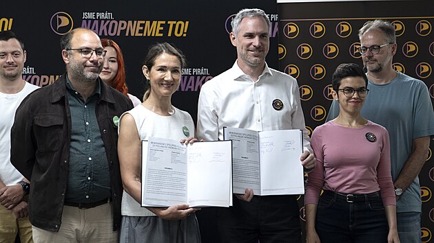 Piráti podepsali memorandum se Stranou zelených o spolupráci do podzimních...