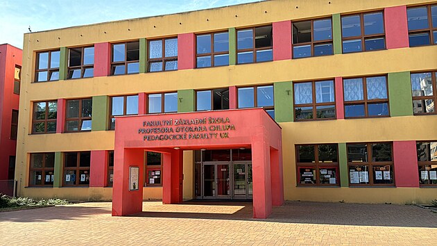 Policie preventivn zasahovala v praskch Stodlkch u koly kvli nahlen hrozb. (27. ervna 2025)