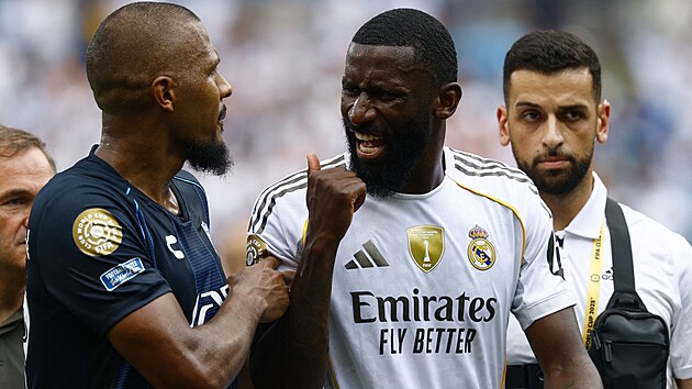 Real Madrid'den (sağda) Alman savunucusu Antonio Rüdiger ve Salomon ile Tartışma ...