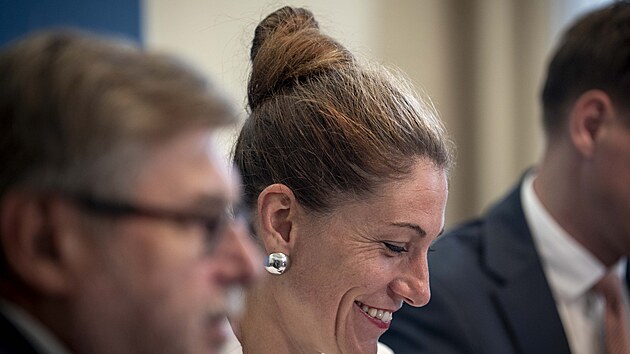 Ministryn spravedlnosti Eva Decroix (ODS) na tiskov konferenci ohledn bitcoin (24. erven 2025)
