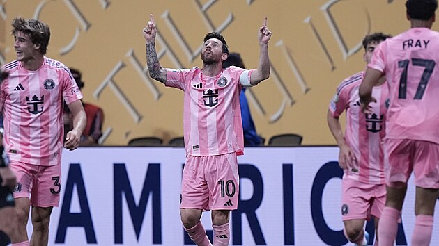 Lionel Messi z Interu Miami slaví gól do sít� Porta.