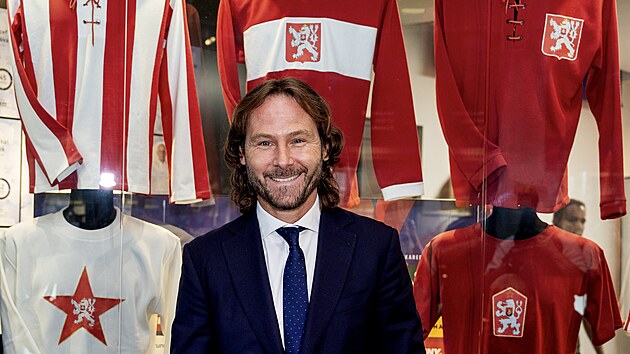 Pavel Nedvd, nov generln manaer eskch fotbalovch reprezentac, pzuje v sni slvy.