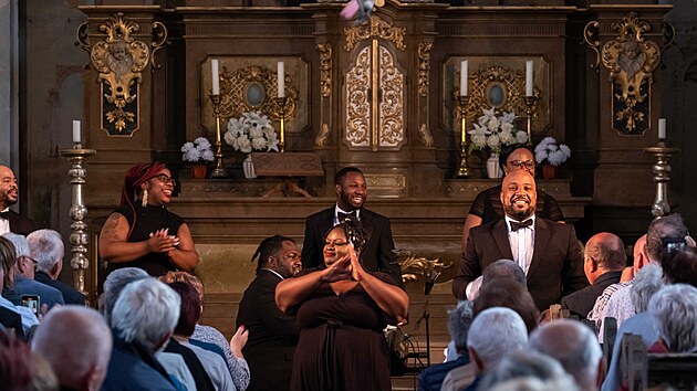 Americk sbor The Jeremy Winston Chorale vystoupil na Broumovsku v roce 2023.