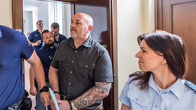tveice mu u Krajskho soudu v Hradci Krlov el obalob z loupee na Semilsku. (23. ervna 2025)