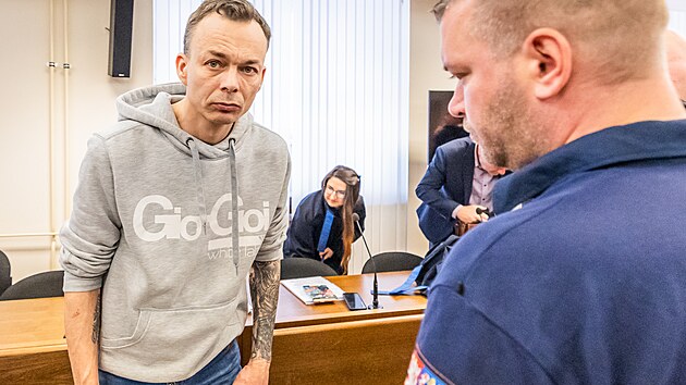 tveice mu u Krajskho soudu v Hradci Krlov el obalob z loupee na Semilsku. (23. ervna 2025)