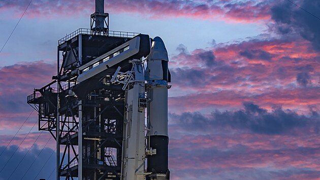 Lo Crew Dragon na nosii Falcon 9 pipravena na misi Ax-4