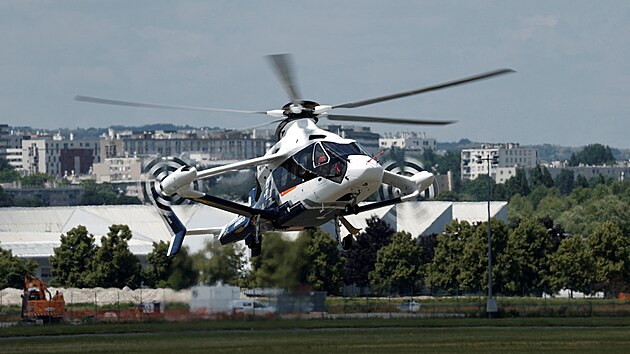 Airbus RACER (Rapid and Cost-Effective Rotorcraft) je experimentln vysokorychlostn vrtulnk vyvinut spolenost Airbus Helicopters. I ten mohou vidt nvtvnci bhem 55. Pask leteck show na letiti Le Bourget.