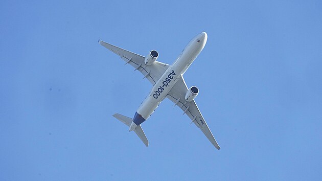 Letoun Airbus A350-1000 pelt nad 55. Paskou leteckou show