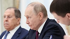 Vladimir Putin pi setkání s íránským ministrem zahraniních vcí Abbásem...