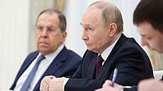 Vladimir Putin pi setkání s íránským ministrem zahraniních vcí Abbásem...
