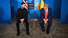 Americký prezident Donald Trump a ukrajinský prezident Volodymyr Zelenskyj na...