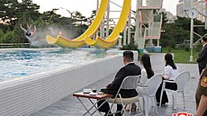Otevení turistického stediska na východním pobeí KLDR se zúastnil i vdce...