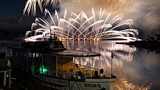 Italský oh�ostroj Ohe� voda plamen, vít�z hlavní mezinárodní ceny p�ehlídky...