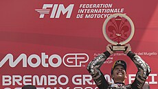 Marc Márquez se raduje z vítzství ve Velké cen Itálie MotoGP.